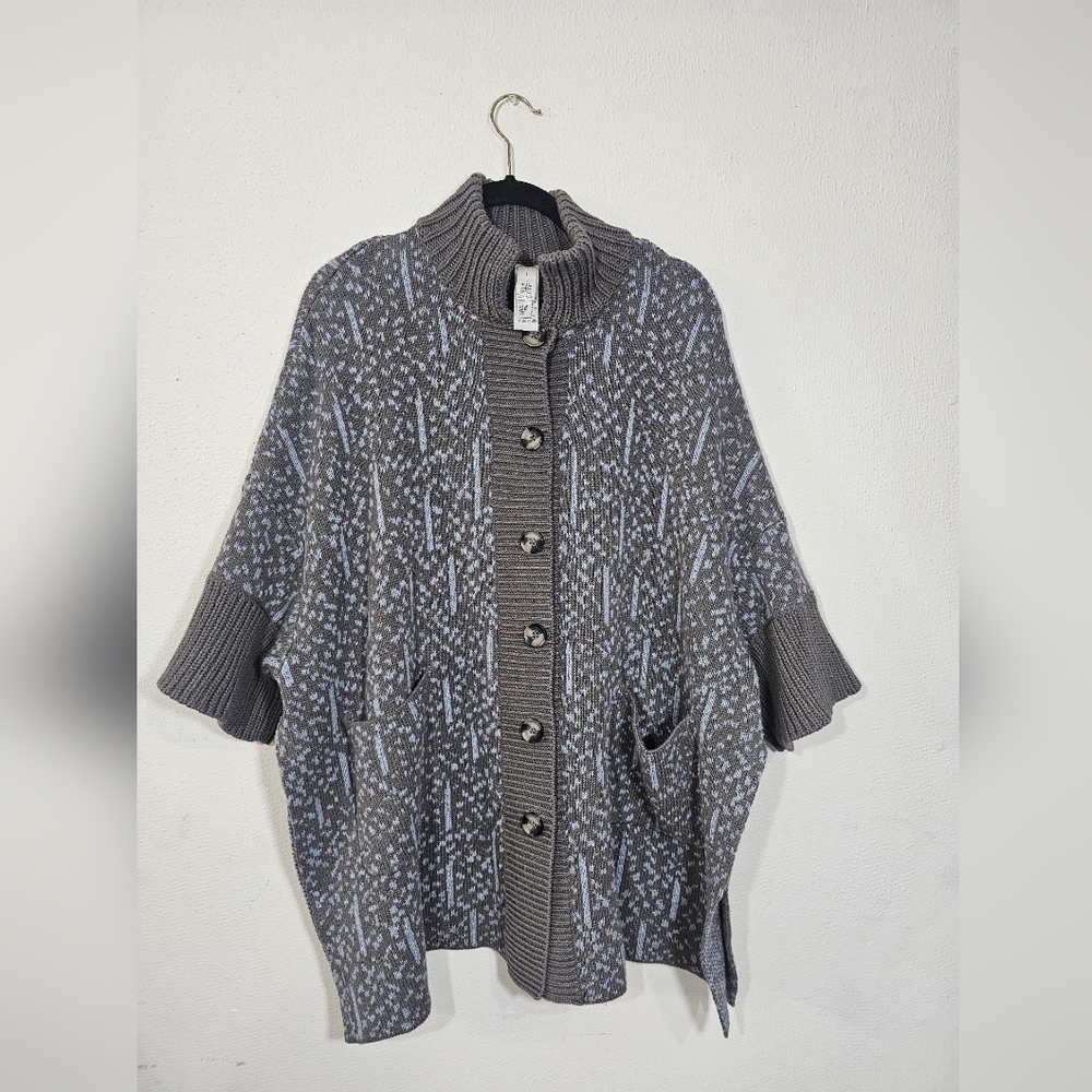 Gray and Blue Patterned Button-Up Cardigan - Picture 4 of 10